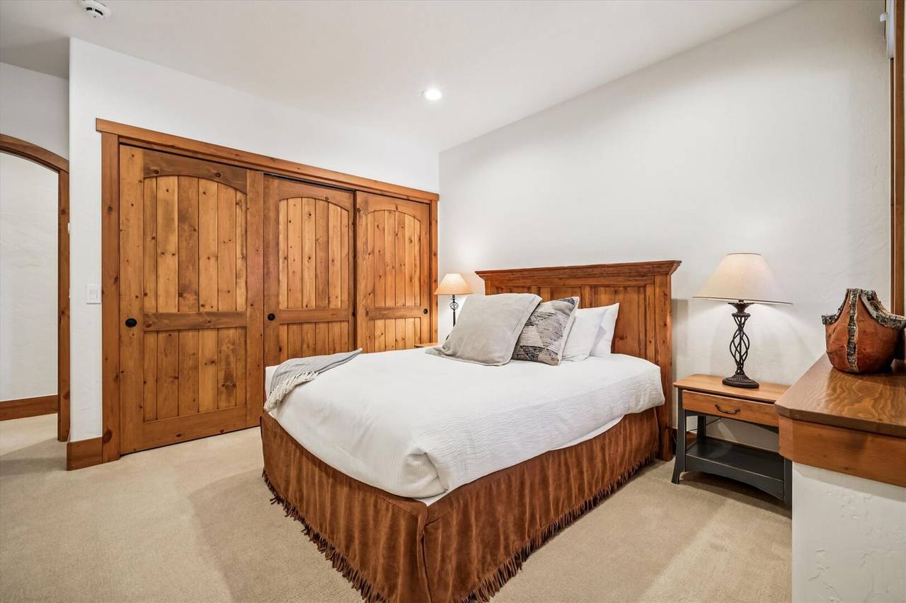 Bedroom - Ski Inn - Breckenridge Vacation Rental Bedroom - Ski Inn - Breckenridge Vacation Rental