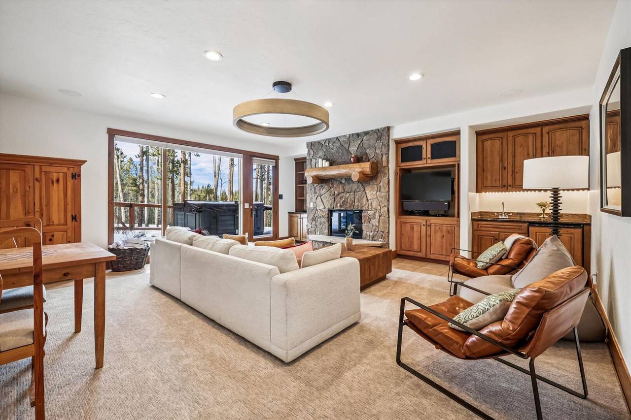 Living Area - Ski Inn - Breckenridge Vacation Rental Living Area - Ski Inn - Breckenridge Vacation Rental