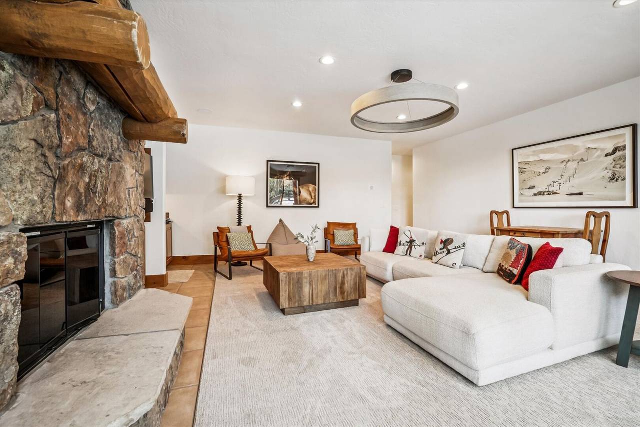 Living Area - Ski Inn - Breckenridge Vacation Rental Living Area - Ski Inn - Breckenridge Vacation Rental