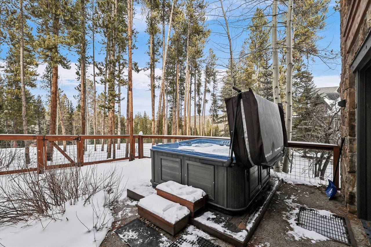Hot Tub - Ski Inn - Breckenridge Vacation Rental Hot Tub - Ski Inn - Breckenridge Vacation Rental