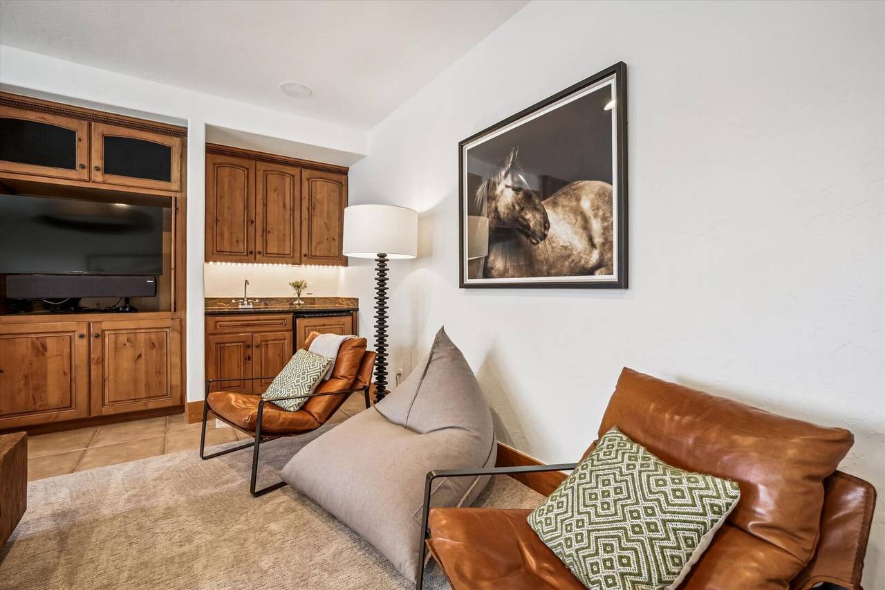 Living Area - Ski Inn - Breckenridge Vacation Rental Living Area - Ski Inn - Breckenridge Vacation Rental