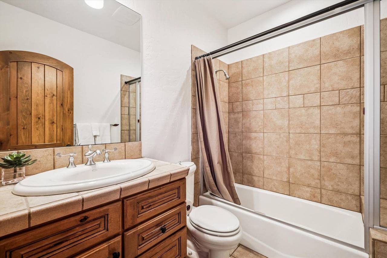 Bathroom - Ski Inn - Breckenridge Vacation Rental Bathroom - Ski Inn - Breckenridge Vacation Rental