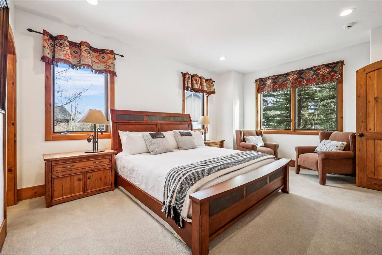 Bedroom - Ski Inn - Breckenridge Vacation Rental Bedroom - Ski Inn - Breckenridge Vacation Rental