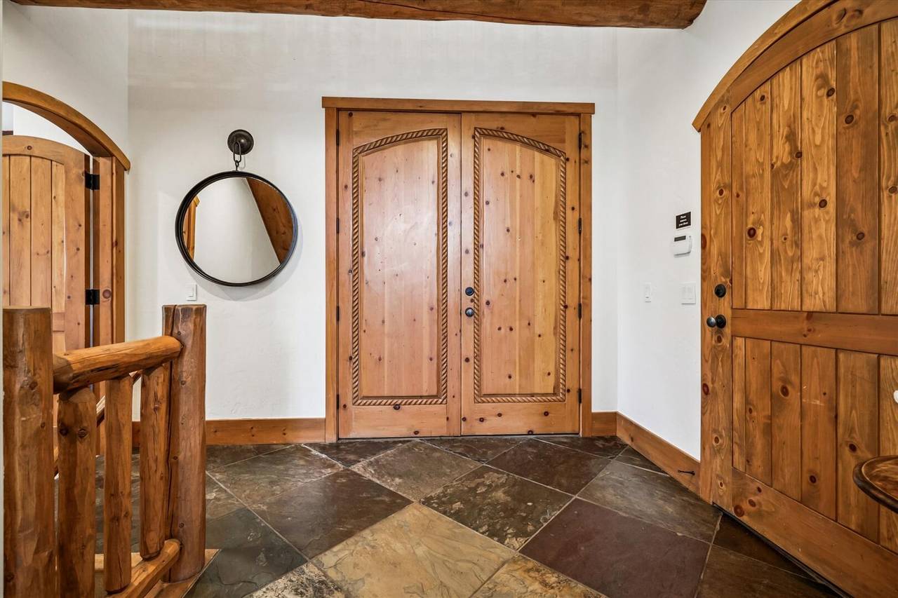 Entry - Ski Inn - Breckenridge Vacation Rental Entry - Ski Inn - Breckenridge Vacation Rental