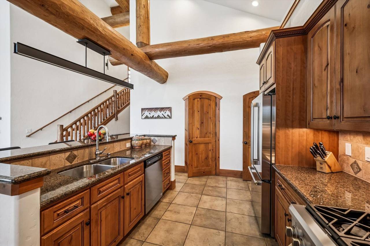 Kitchen - Ski Inn - Breckenridge Vacation Rental Kitchen - Ski Inn - Breckenridge Vacation Rental