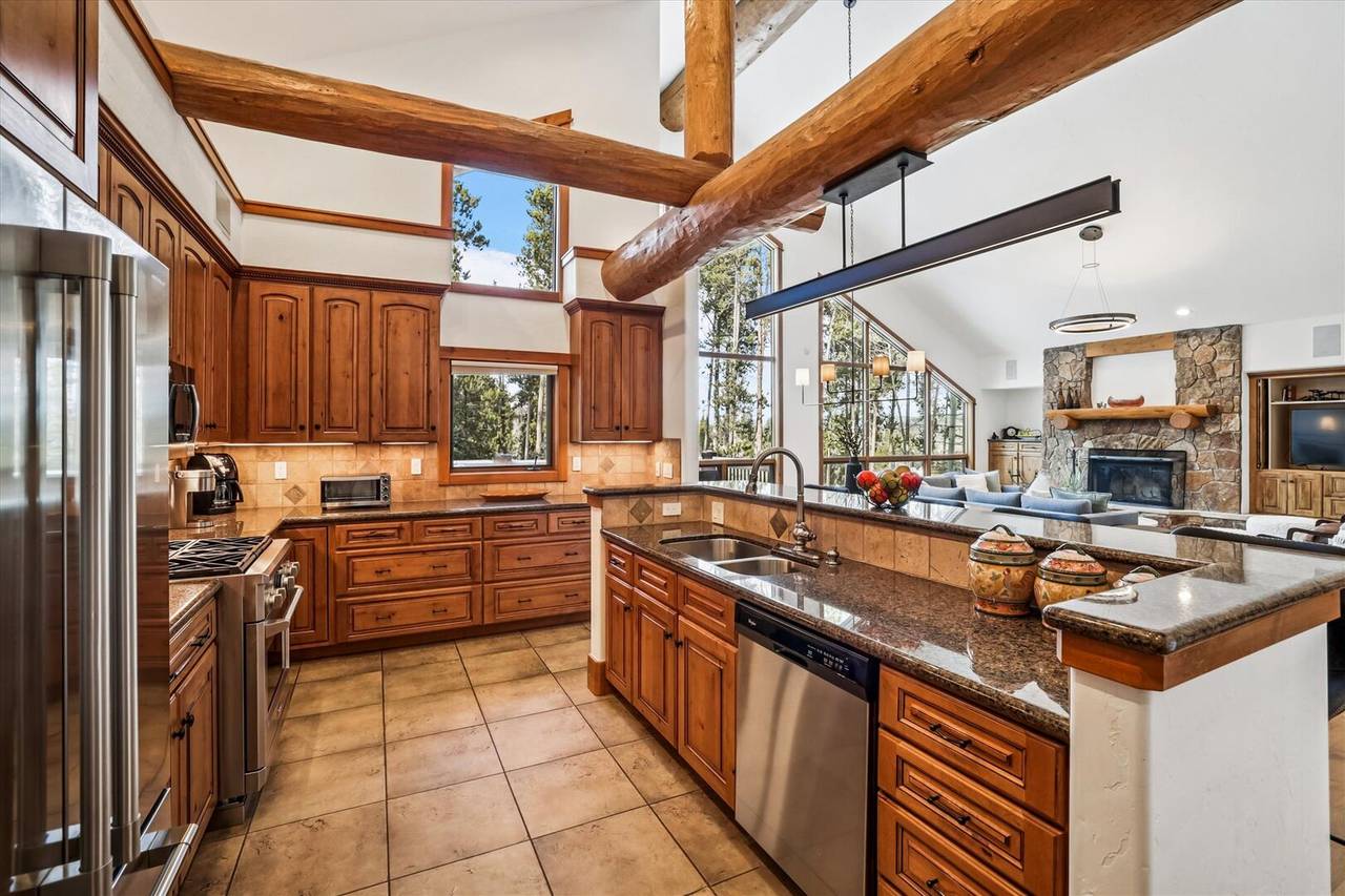 Kitchen - Ski Inn - Breckenridge Vacation Rental Kitchen - Ski Inn - Breckenridge Vacation Rental