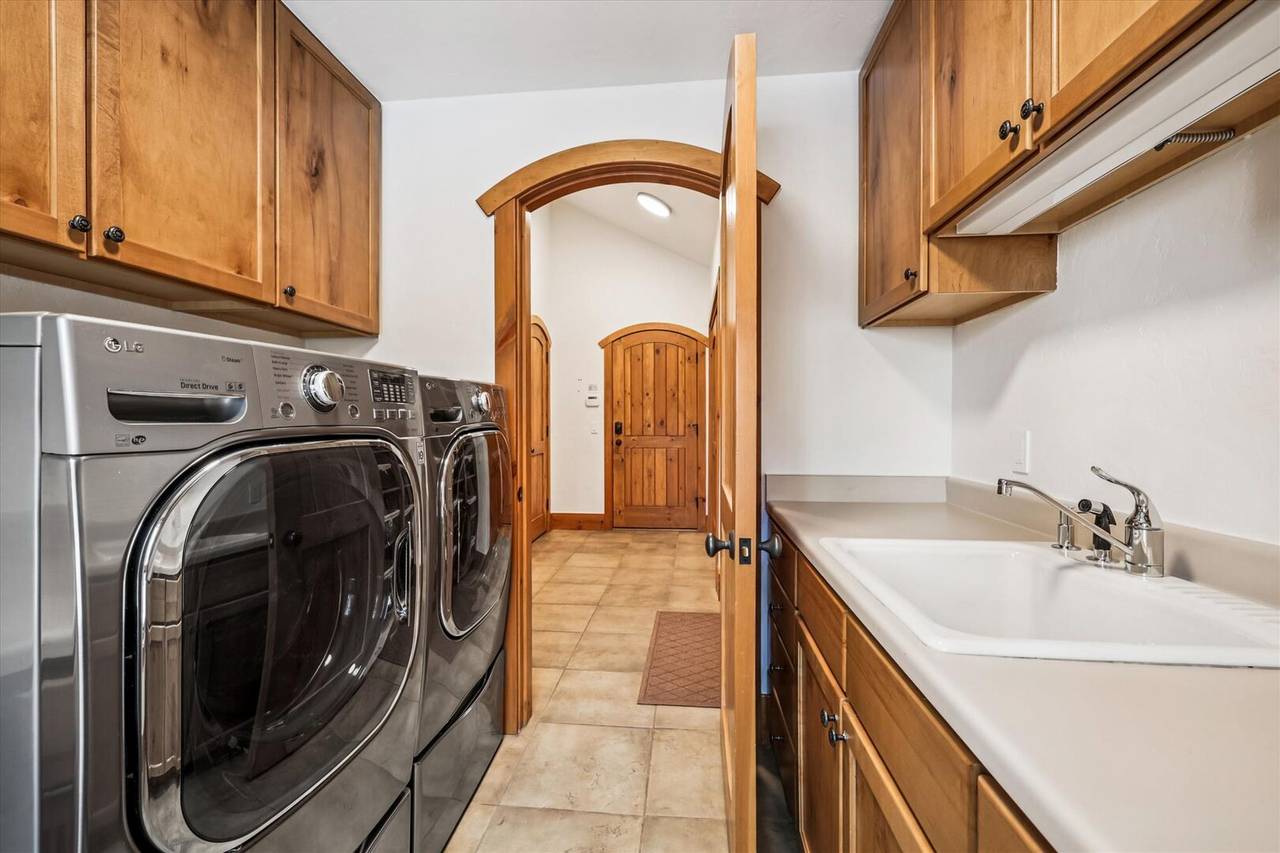 Laundry - Ski Inn - Breckenridge Vacation Rental Laundry - Ski Inn - Breckenridge Vacation Rental