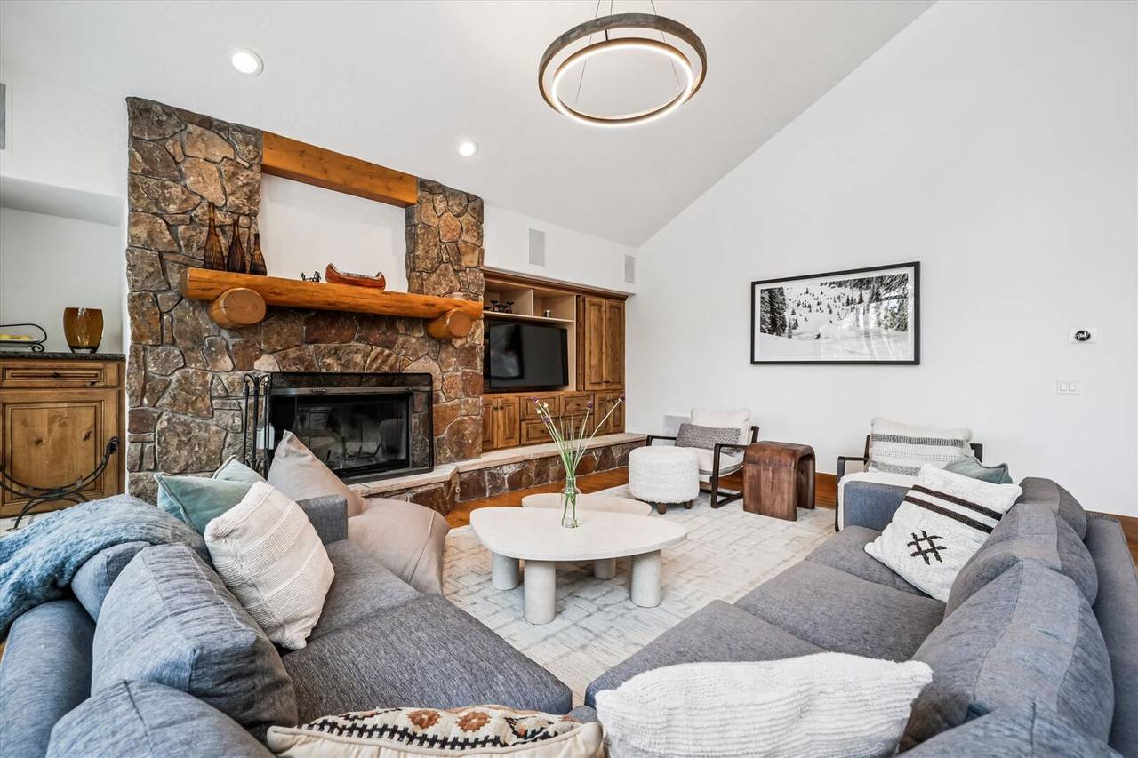 Living Area - Ski Inn - Breckenridge Vacation Rental Living Area - Ski Inn - Breckenridge Vacation Rental