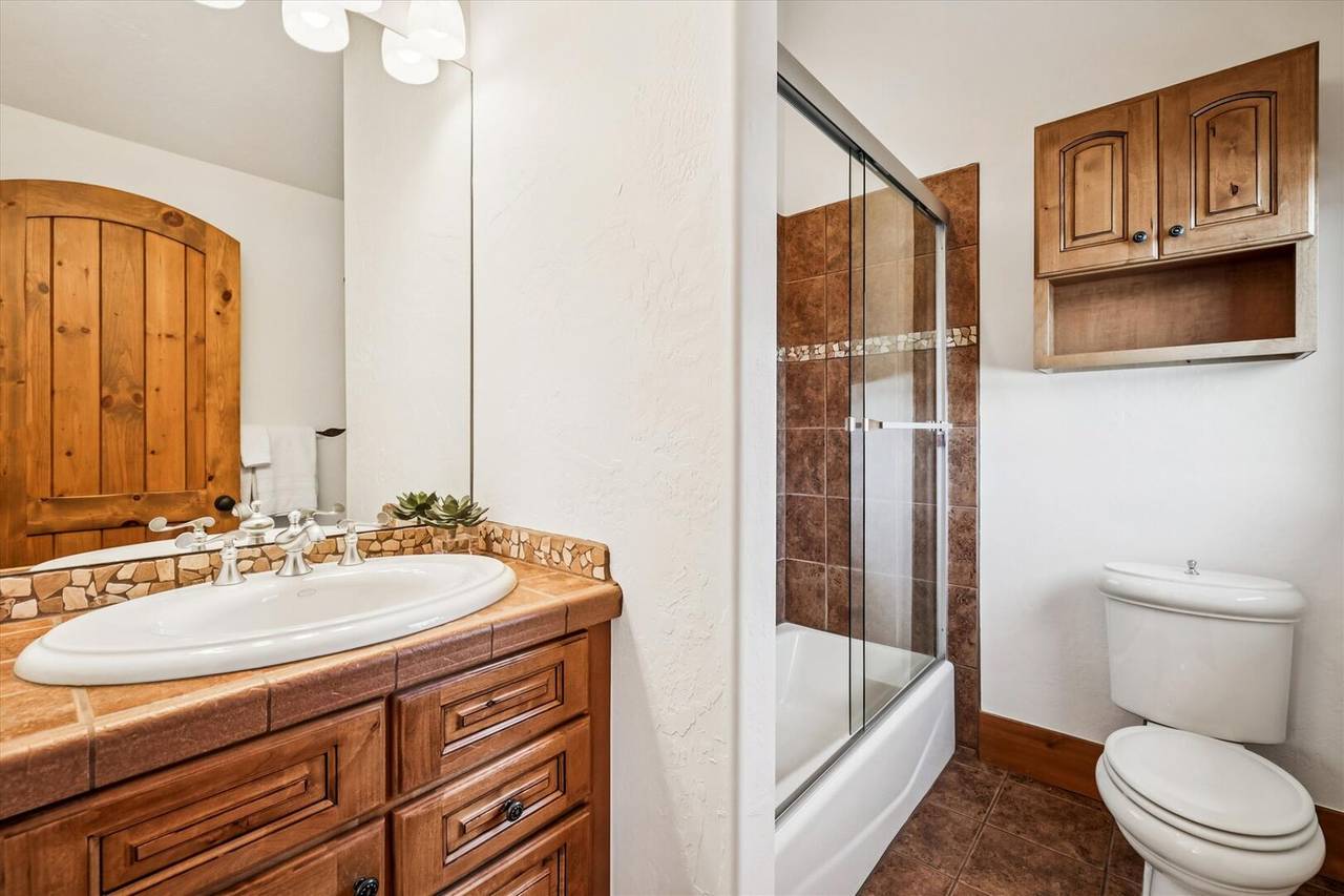 Bathroom - Ski Inn - Breckenridge Vacation Rental Bathroom - Ski Inn - Breckenridge Vacation Rental