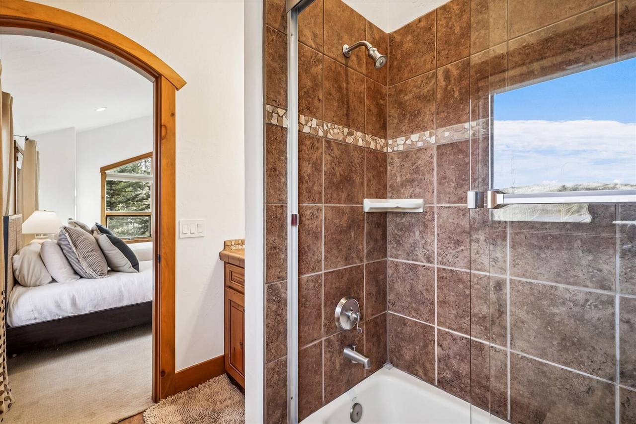 Bathroom - Ski Inn - Breckenridge Vacation Rental Bathroom - Ski Inn - Breckenridge Vacation Rental