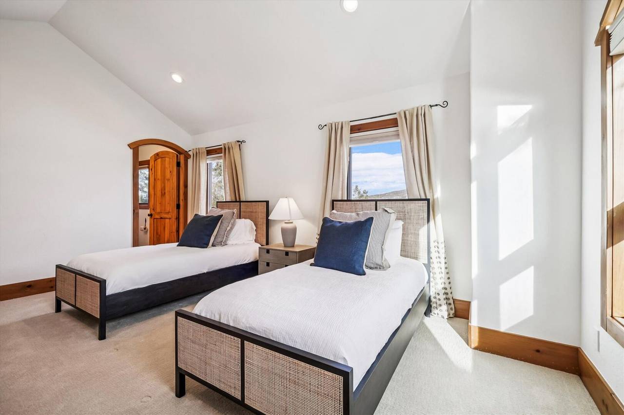 Bedroom - Ski Inn - Breckenridge Vacation Rental Bedroom - Ski Inn - Breckenridge Vacation Rental