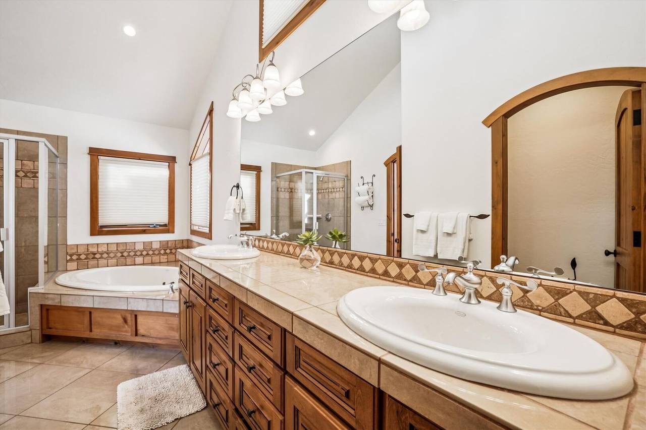 Bathroom - Ski Inn - Breckenridge Vacation Rental Bathroom - Ski Inn - Breckenridge Vacation Rental