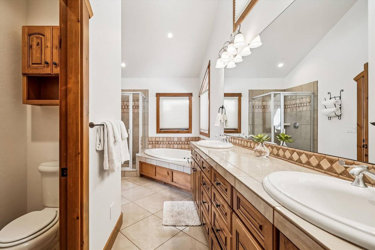 Bathroom - Ski Inn - Breckenridge Vacation Rental Bathroom - Ski Inn - Breckenridge Vacation Rental