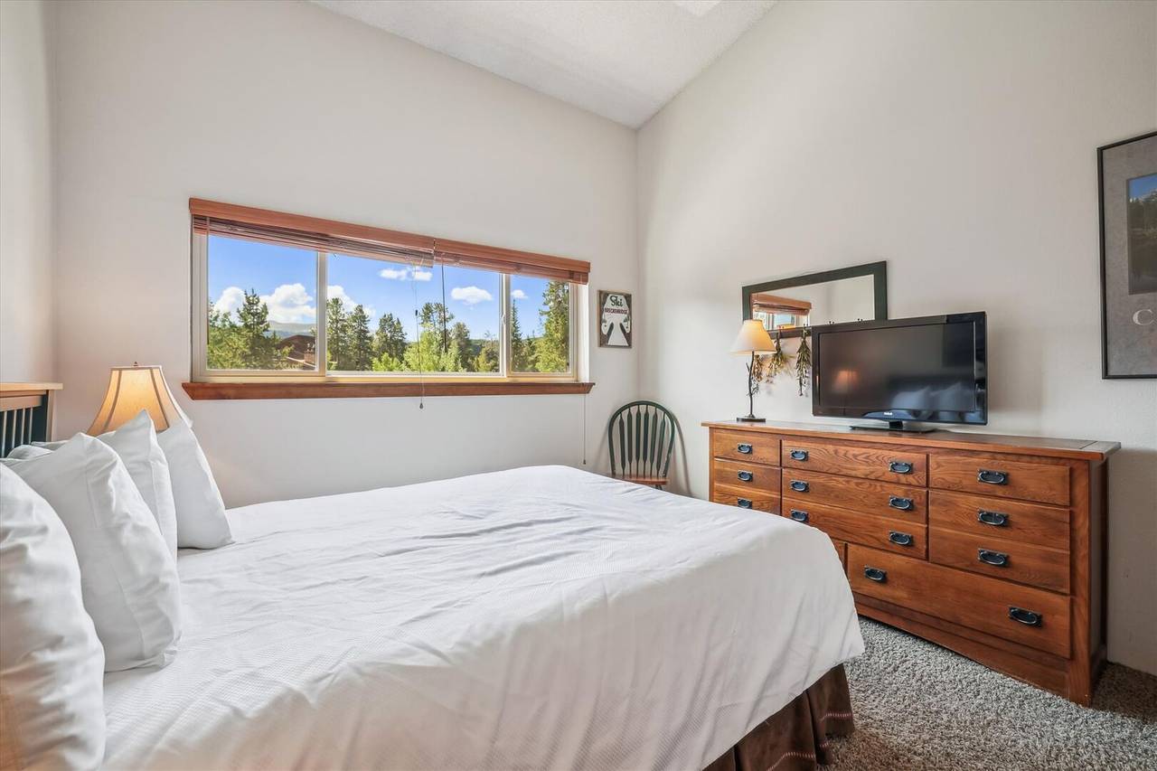 Bedroom - Pine Ridge 11E - Breckenridge Vacation Rental Bedroom - Pine Ridge 11E - Breckenridge Vacation Rental