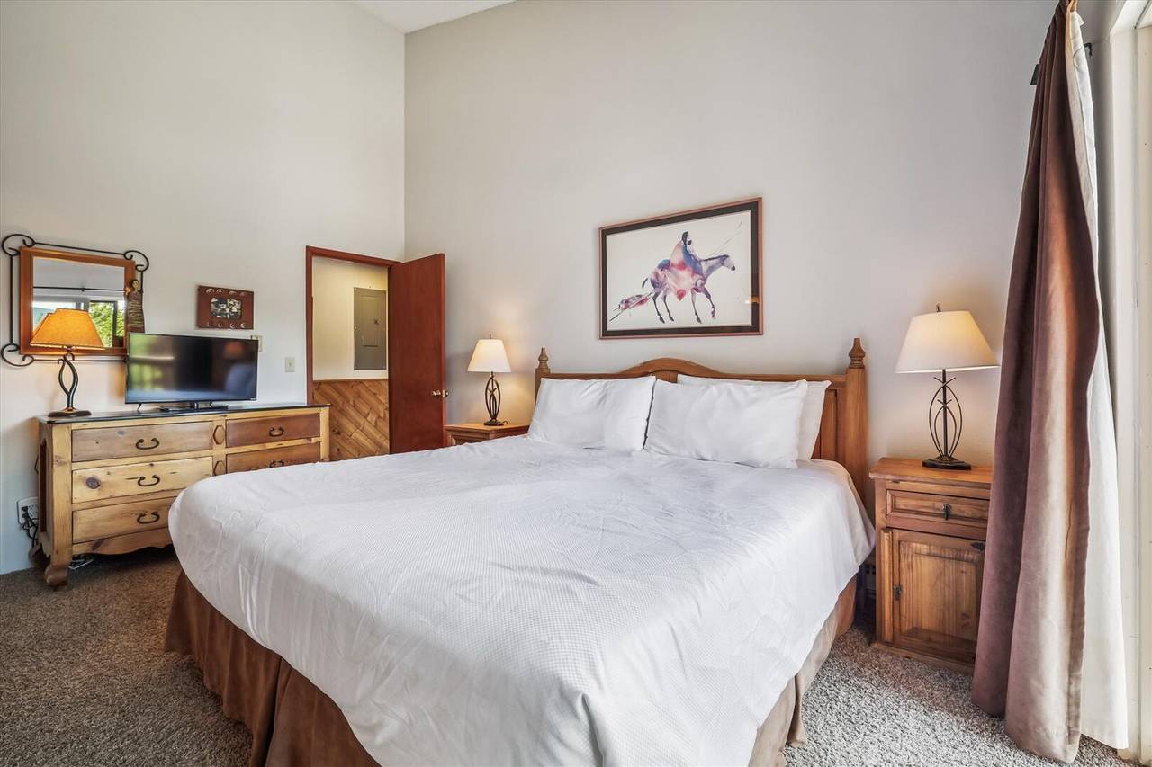 Bedroom - Pine Ridge 11E - Breckenridge Vacation Rental Bedroom - Pine Ridge 11E - Breckenridge Vacation Rental