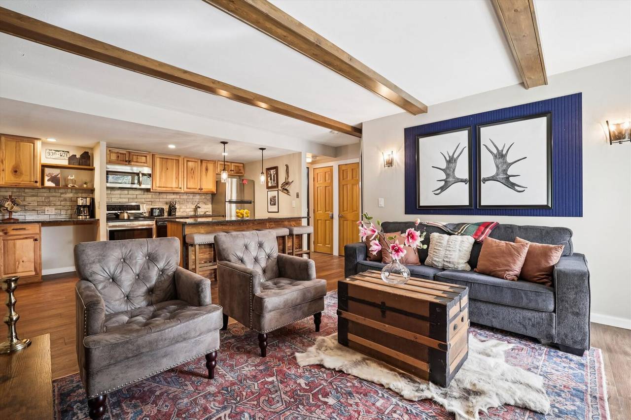 Living Room - Trails End 216 - Breckenridge Vacation Rental Living Room - Trails End 216 - Breckenridge Vacation Rental