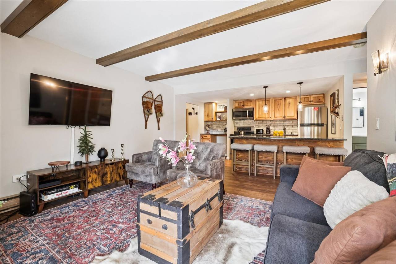 Living Room - Trails End 216 - Breckenridge Vacation Rental Living Room - Trails End 216 - Breckenridge Vacation Rental