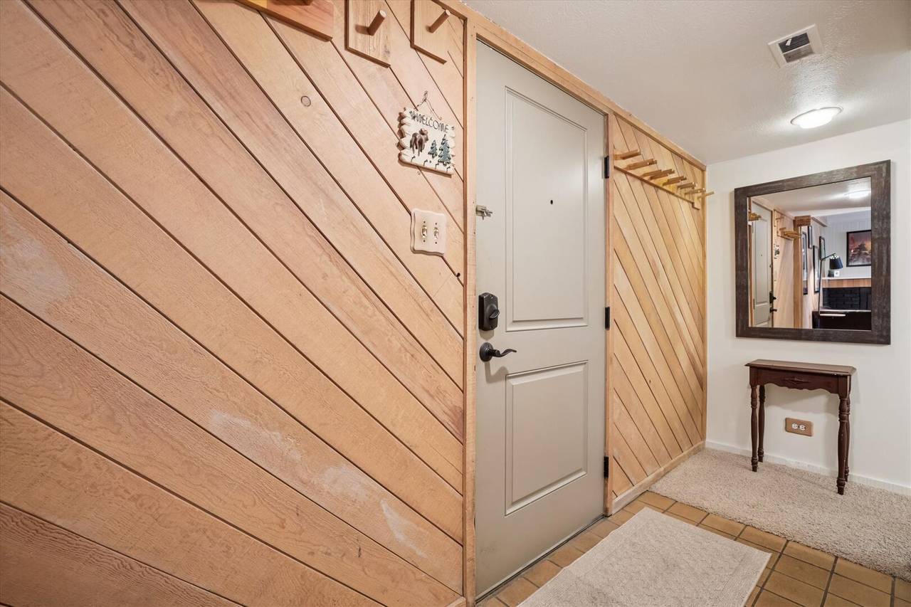 Entry - Ski & Racquet A-G1 - Breckenridge Vacation Rental Entry - Ski & Racquet A-G1 - Breckenridge Vacation Rental