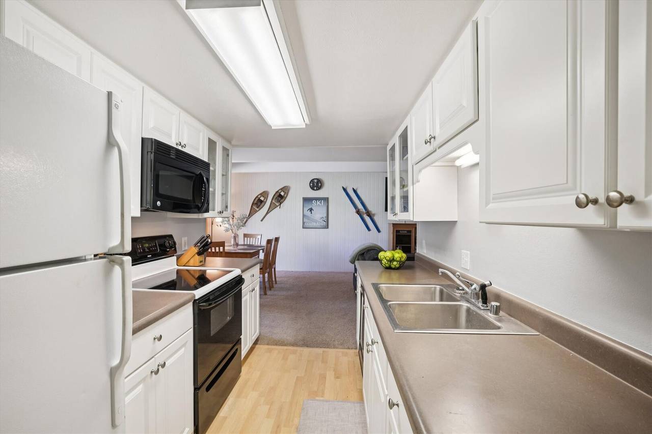 Kitchen - Ski & Racquet A-G1 - Breckenridge Vacation Rental Kitchen - Ski & Racquet A-G1 - Breckenridge Vacation Rental