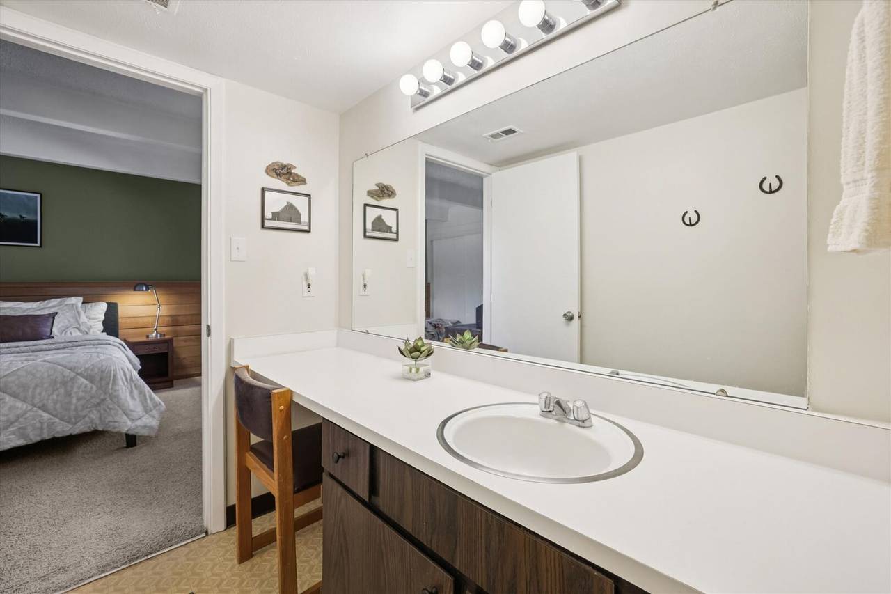 Bathroom - Ski & Racquet A-G1 - Breckenridge Vacation Rental Bathroom - Ski & Racquet A-G1 - Breckenridge Vacation Rental