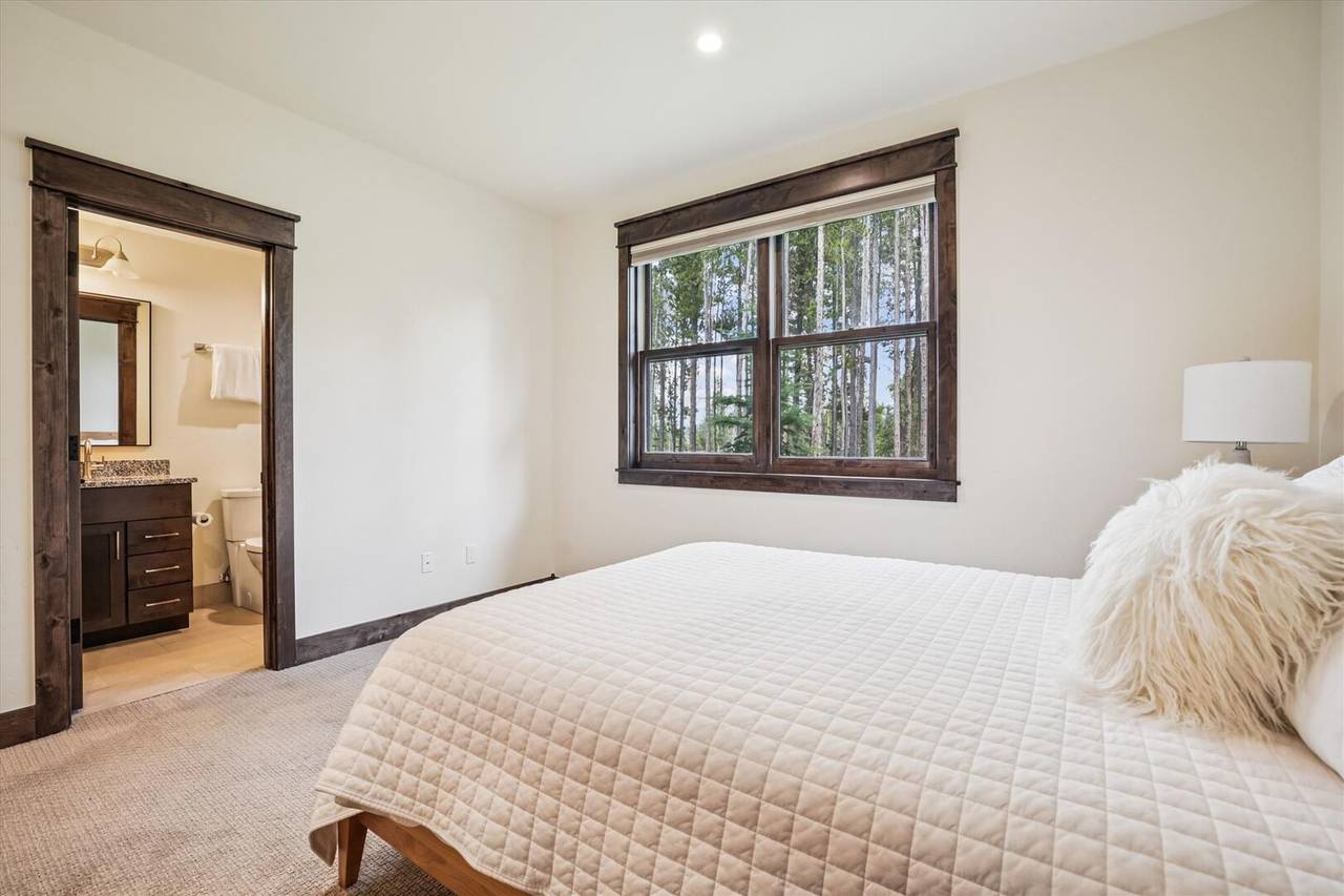 Bedroom - Breck Mountain Getaway - Breckenridge Vacation Rental Bedroom - Breck Mountain Getaway - Breckenridge Vacation Rental