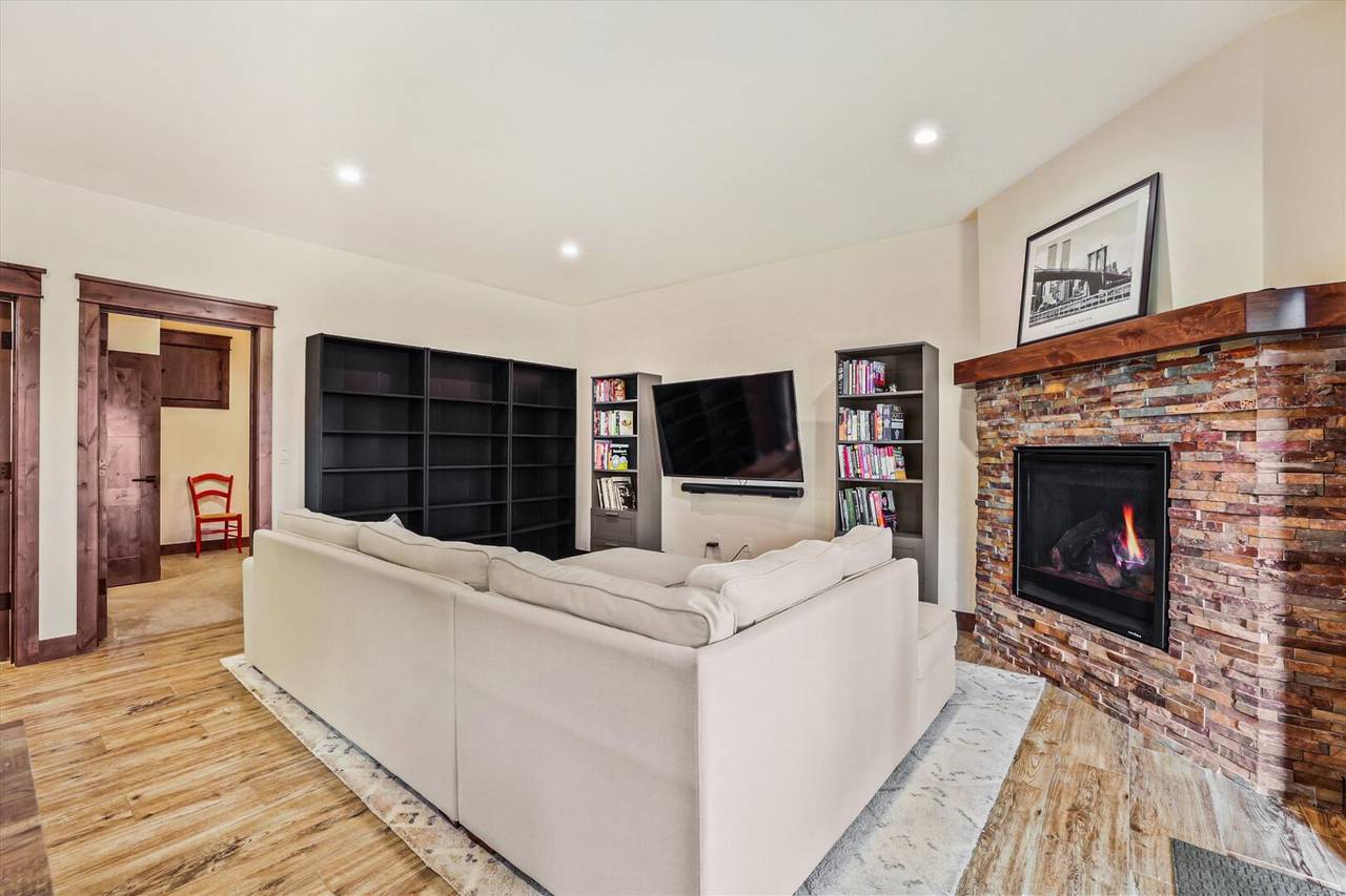 Downstairs Living Area - Breck Mountain Getaway - Breckenridge Vacation Rental Downstairs Living Area - Breck Mountain Getaway - Breckenridge Vacation Rental