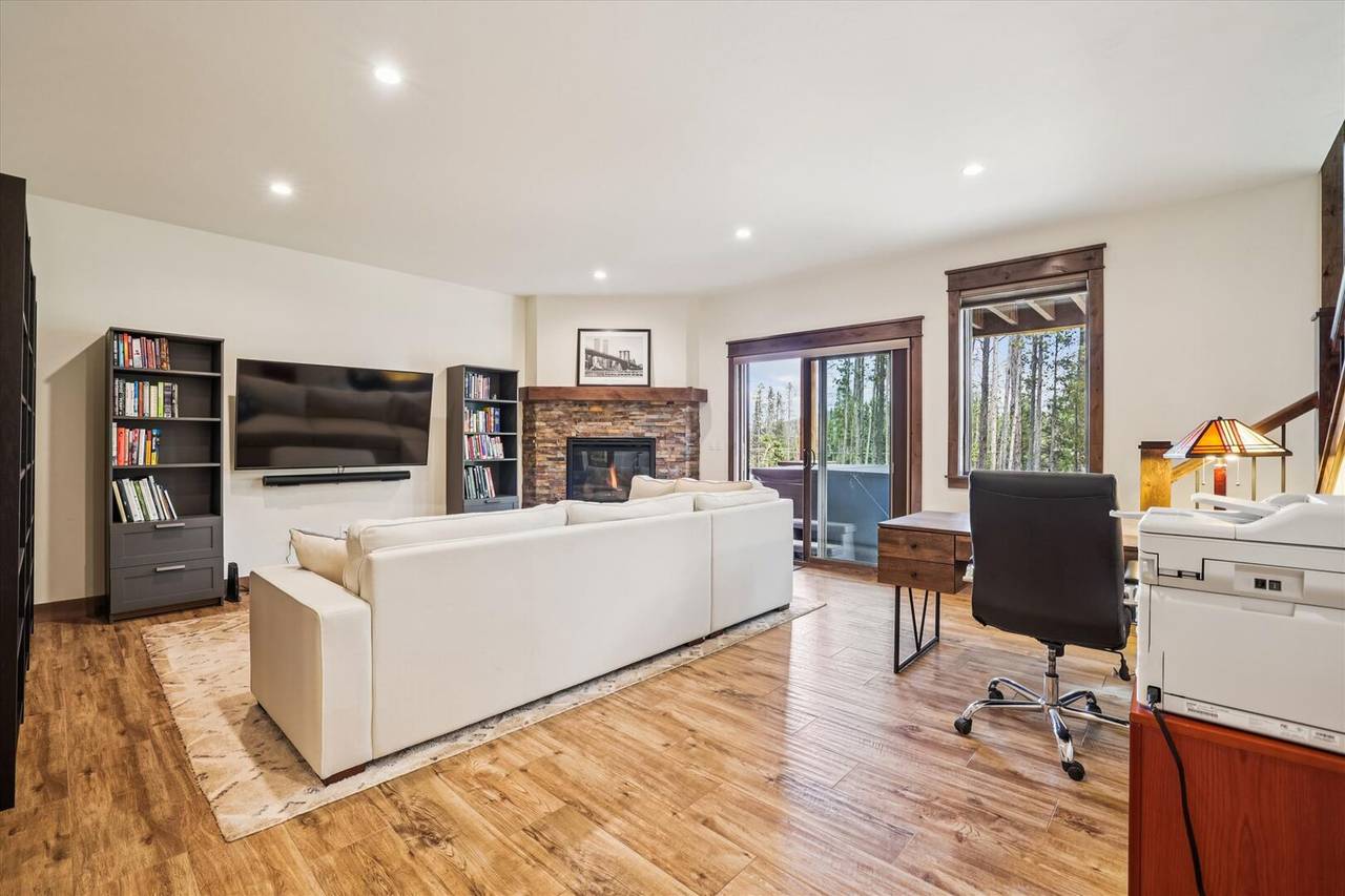 Downstairs Living Area - Breck Mountain Getaway - Breckenridge Vacation Rental Downstairs Living Area - Breck Mountain Getaway - Breckenridge Vacation Rental