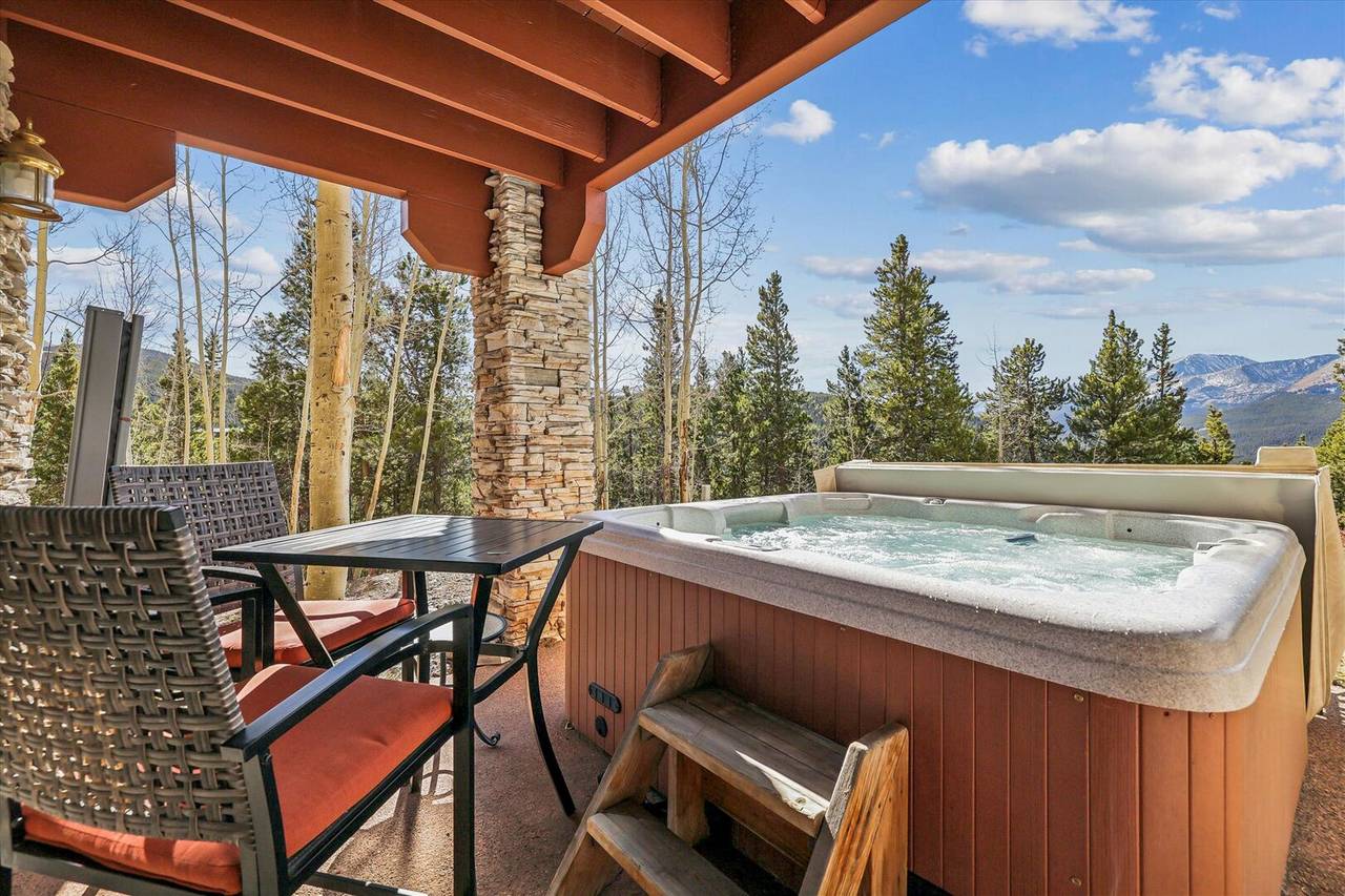 Hot Tub - Charter Ridge 22 - Breckenridge Vacation Rental Hot Tub - Charter Ridge 22 - Breckenridge Vacation Rental