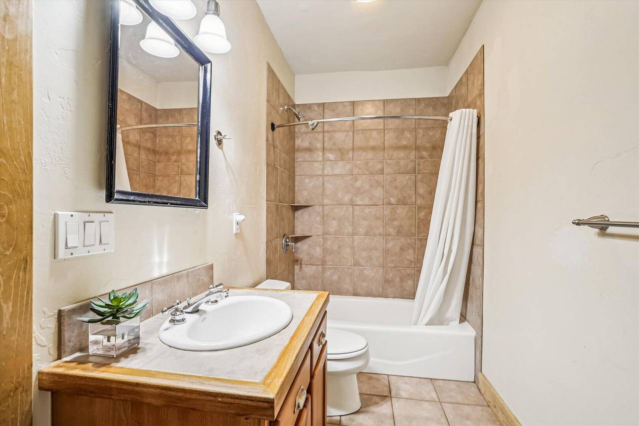 Bathroom - Little Bear Lodge - Breckenridge Vacation Rental Bathroom - Little Bear Lodge - Breckenridge Vacation Rental