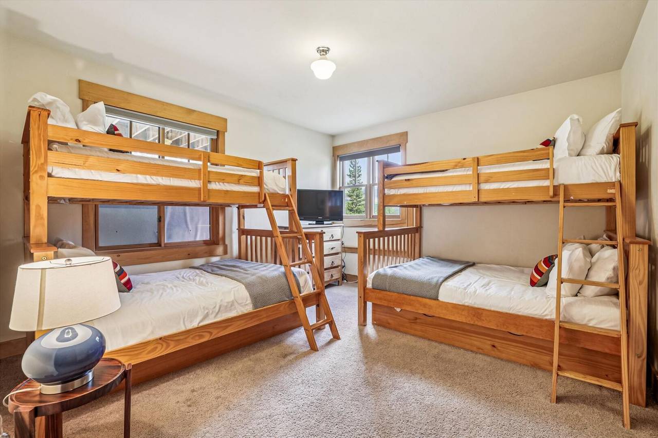 Bedroom - Little Bear Lodge - Breckenridge Vacation Rental Bedroom - Little Bear Lodge - Breckenridge Vacation Rental