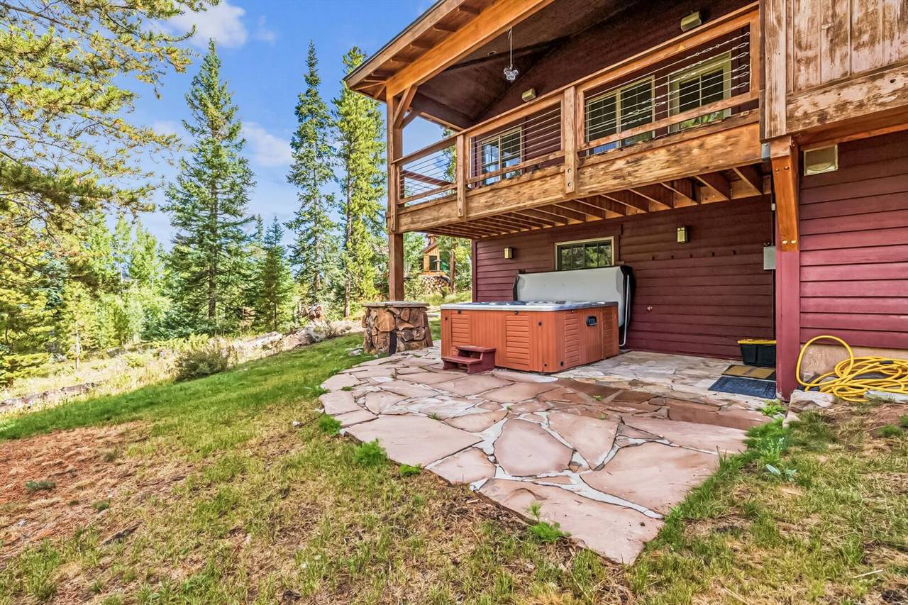 Hot Tub - Little Bear Lodge - Breckenridge Vacation Rental Hot Tub - Little Bear Lodge - Breckenridge Vacation Rental