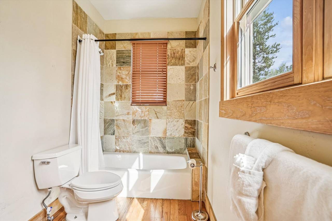 Bathroom - Little Bear Lodge - Breckenridge Vacation Rental Bathroom - Little Bear Lodge - Breckenridge Vacation Rental