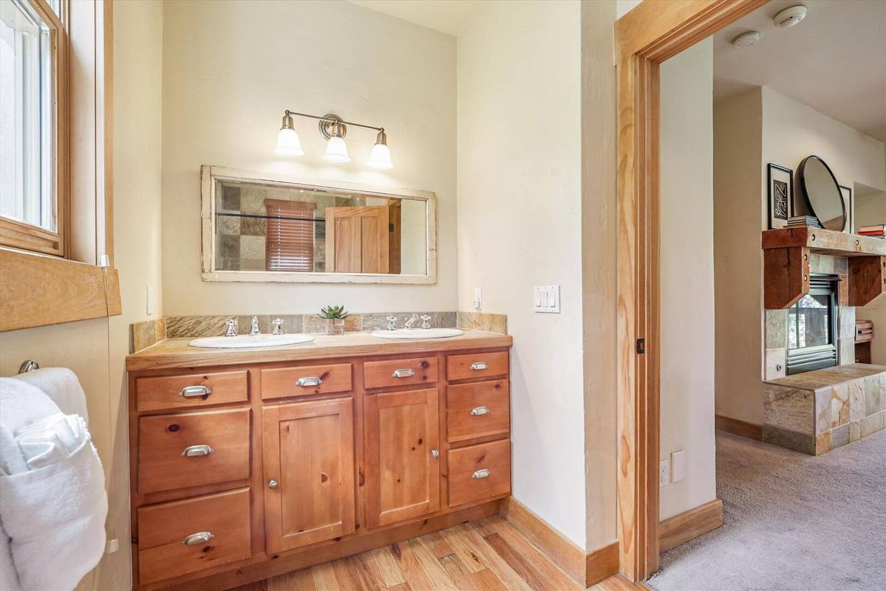 Bathroom - Little Bear Lodge - Breckenridge Vacation Rental Bathroom - Little Bear Lodge - Breckenridge Vacation Rental