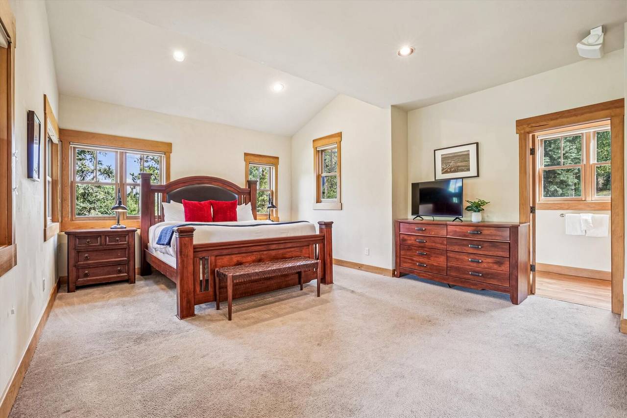 Bedroom - Little Bear Lodge - Breckenridge Vacation Rental Bedroom - Little Bear Lodge - Breckenridge Vacation Rental