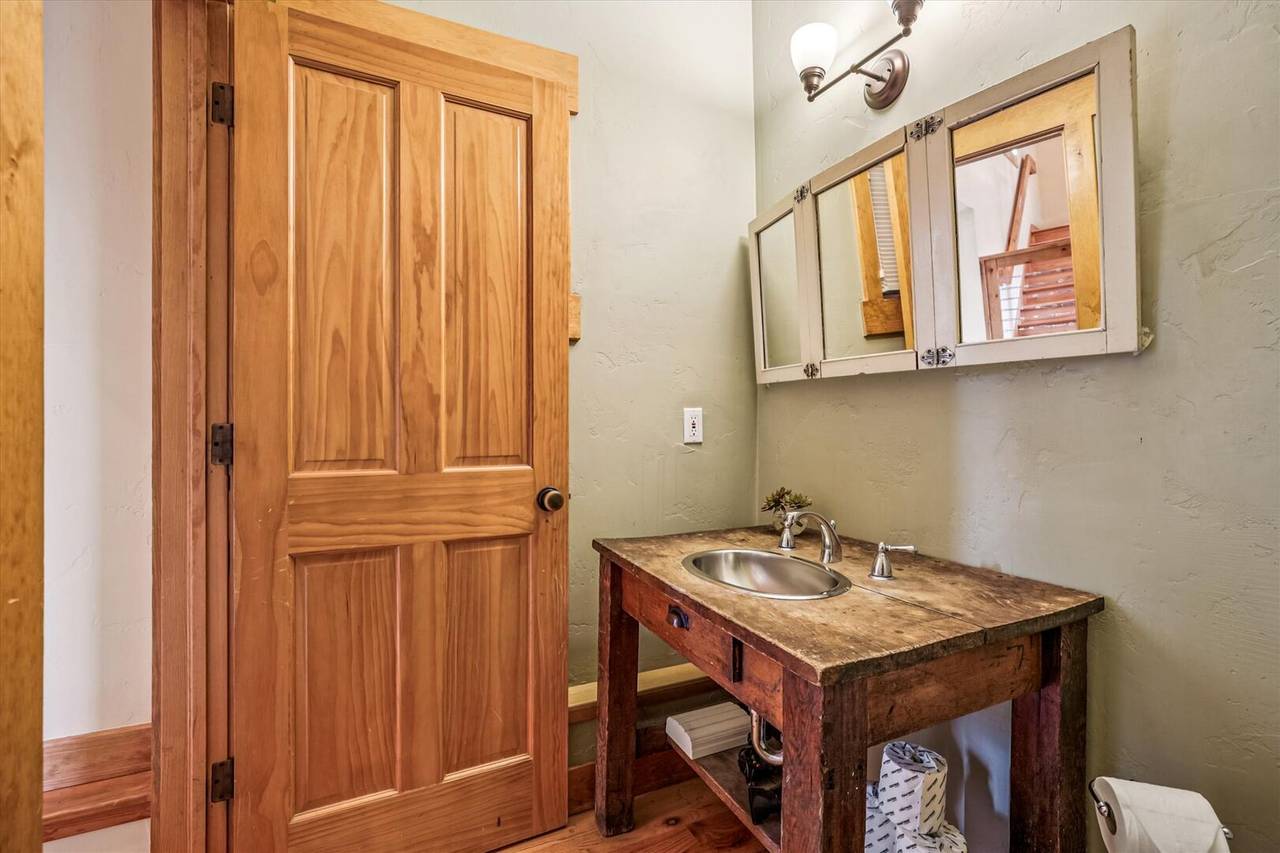 Bathroom - Little Bear Lodge - Breckenridge Vacation Rental Bathroom - Little Bear Lodge - Breckenridge Vacation Rental