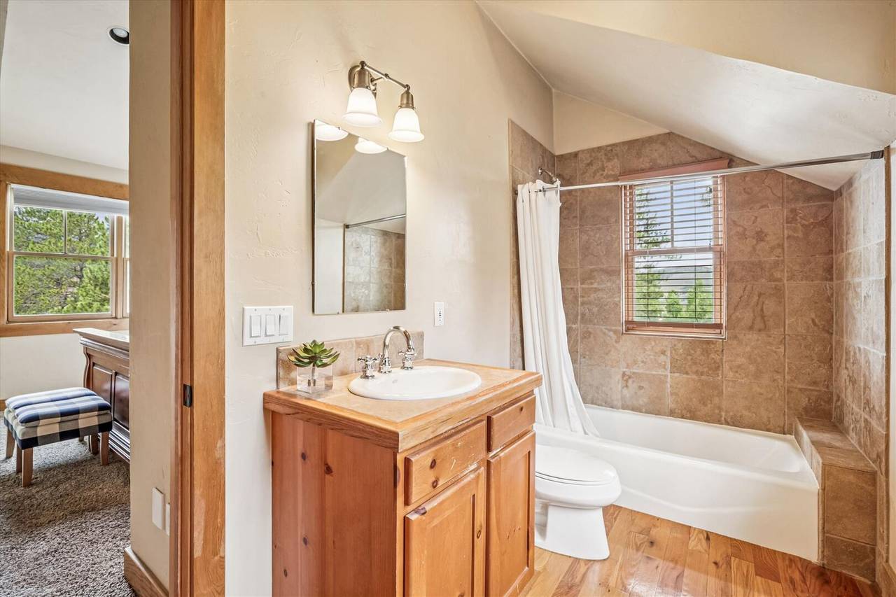 Bathroom - Little Bear Lodge - Breckenridge Vacation Rental Bathroom - Little Bear Lodge - Breckenridge Vacation Rental