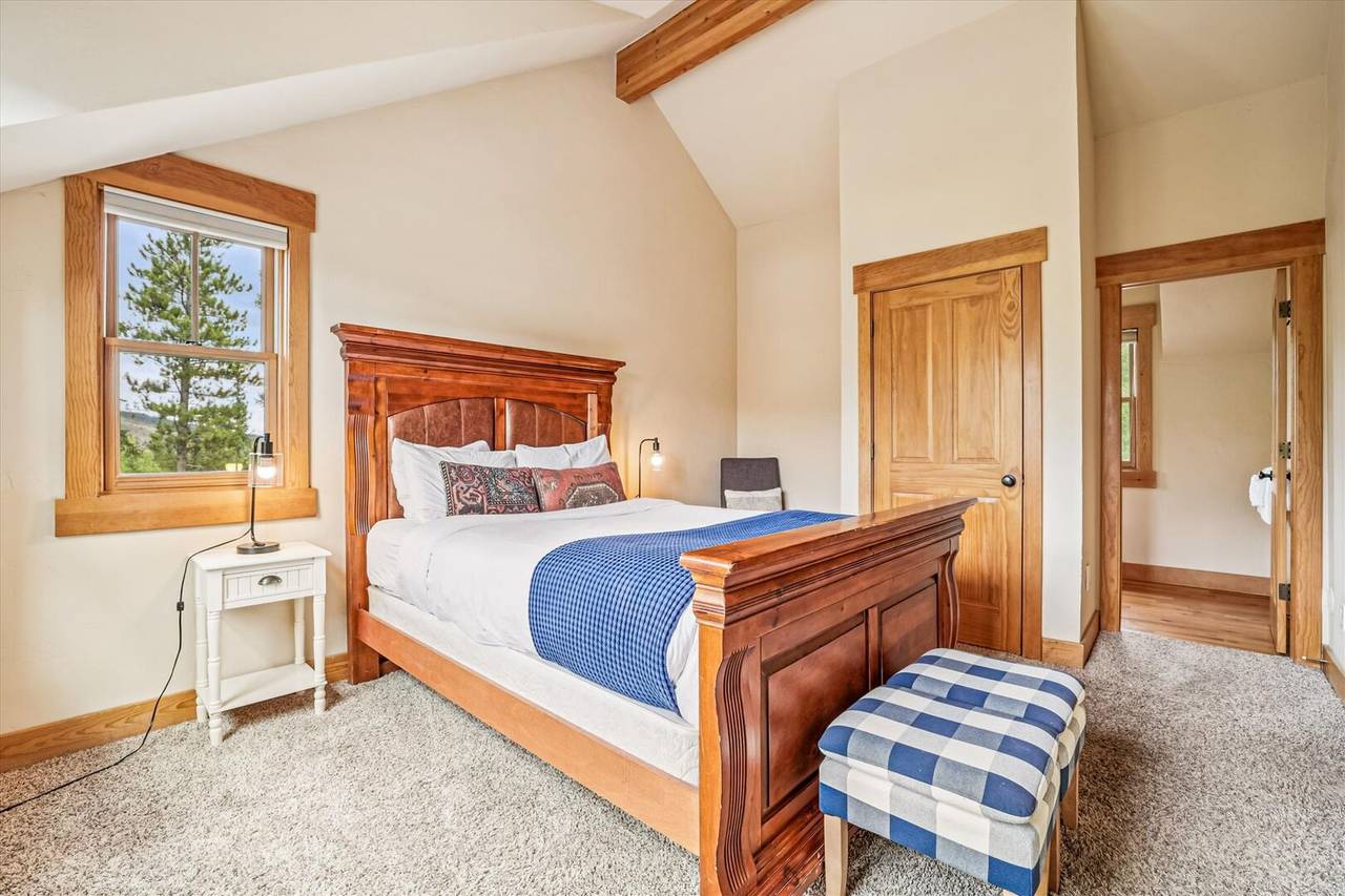 Bedroom - Little Bear Lodge - Breckenridge Vacation Rental Bedroom - Little Bear Lodge - Breckenridge Vacation Rental