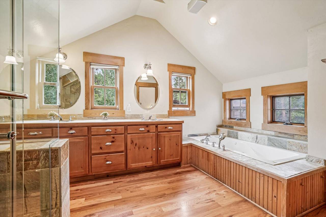 Bathroom - Little Bear Lodge - Breckenridge Vacation Rental Bathroom - Little Bear Lodge - Breckenridge Vacation Rental