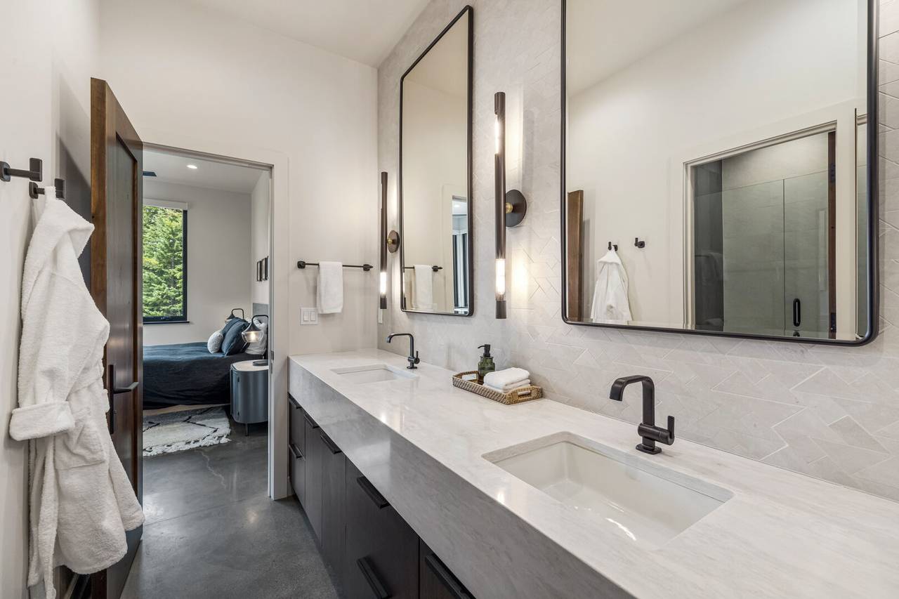 Bathroom - The Blue River House at Breckenridge - Breckenridge Vacation Rental Bathroom - The Blue River House at Breckenridge - Breckenridge Vacation Rental