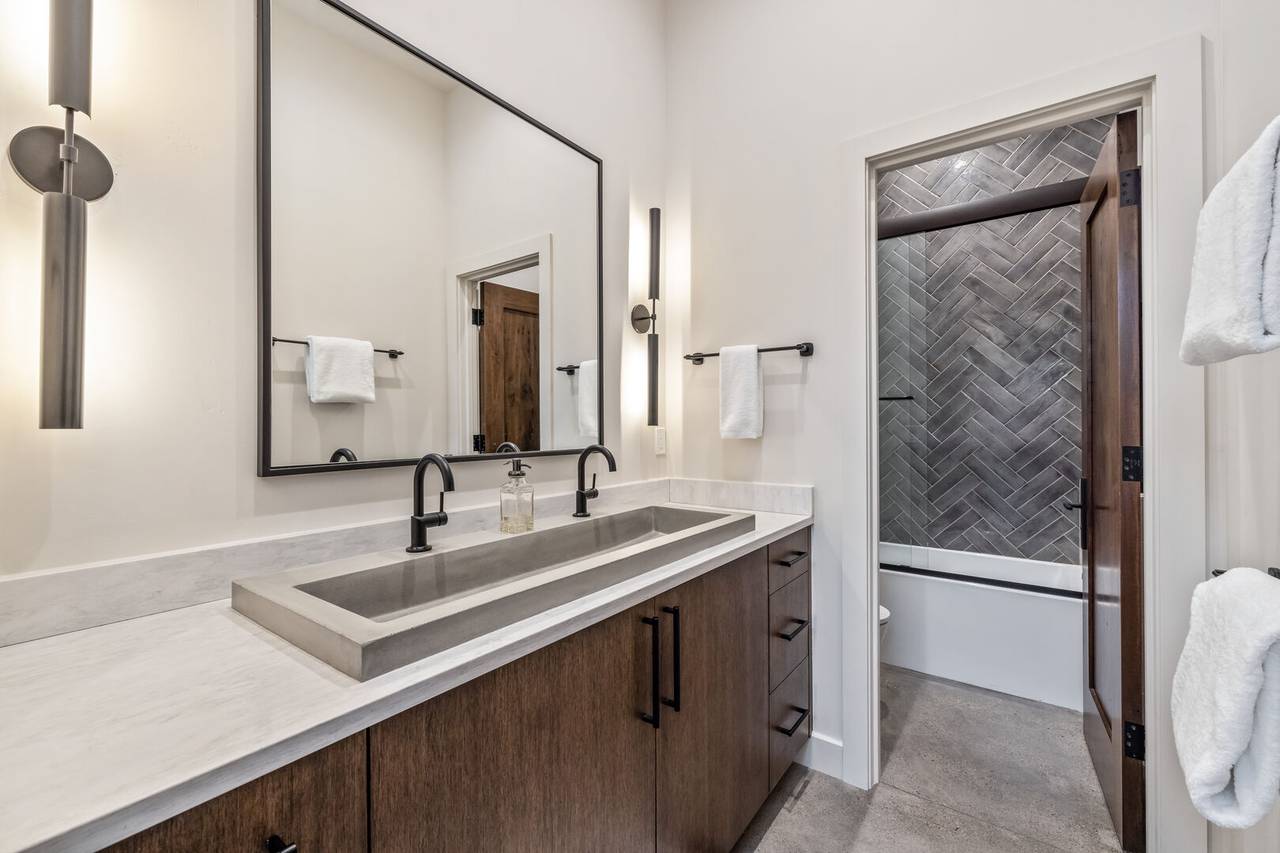 Bathroom - The Blue River House at Breckenridge - Breckenridge Vacation Rental Bathroom - The Blue River House at Breckenridge - Breckenridge Vacation Rental