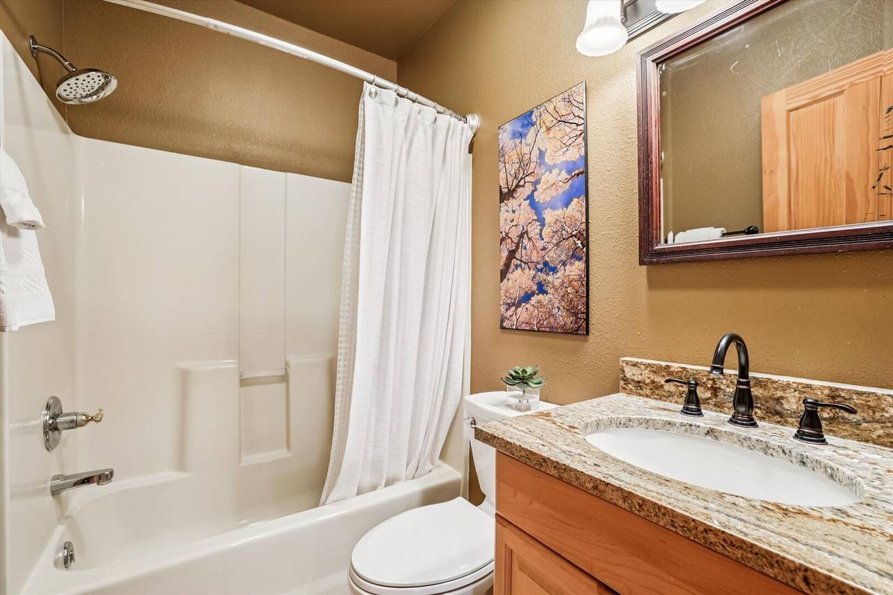 Bathroom - Mountain Serenity Retreat - Blue River Vacation Rental Bathroom - Mountain Serenity Retreat - Blue River Vacation Rental