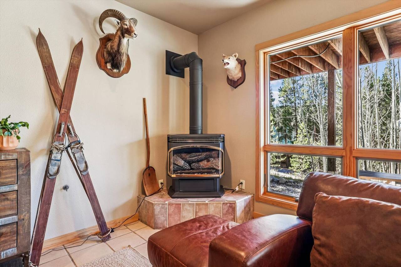 Living Area - Mountain Serenity Retreat - Blue River Vacation Rental Living Area - Mountain Serenity Retreat - Blue River Vacation Rental