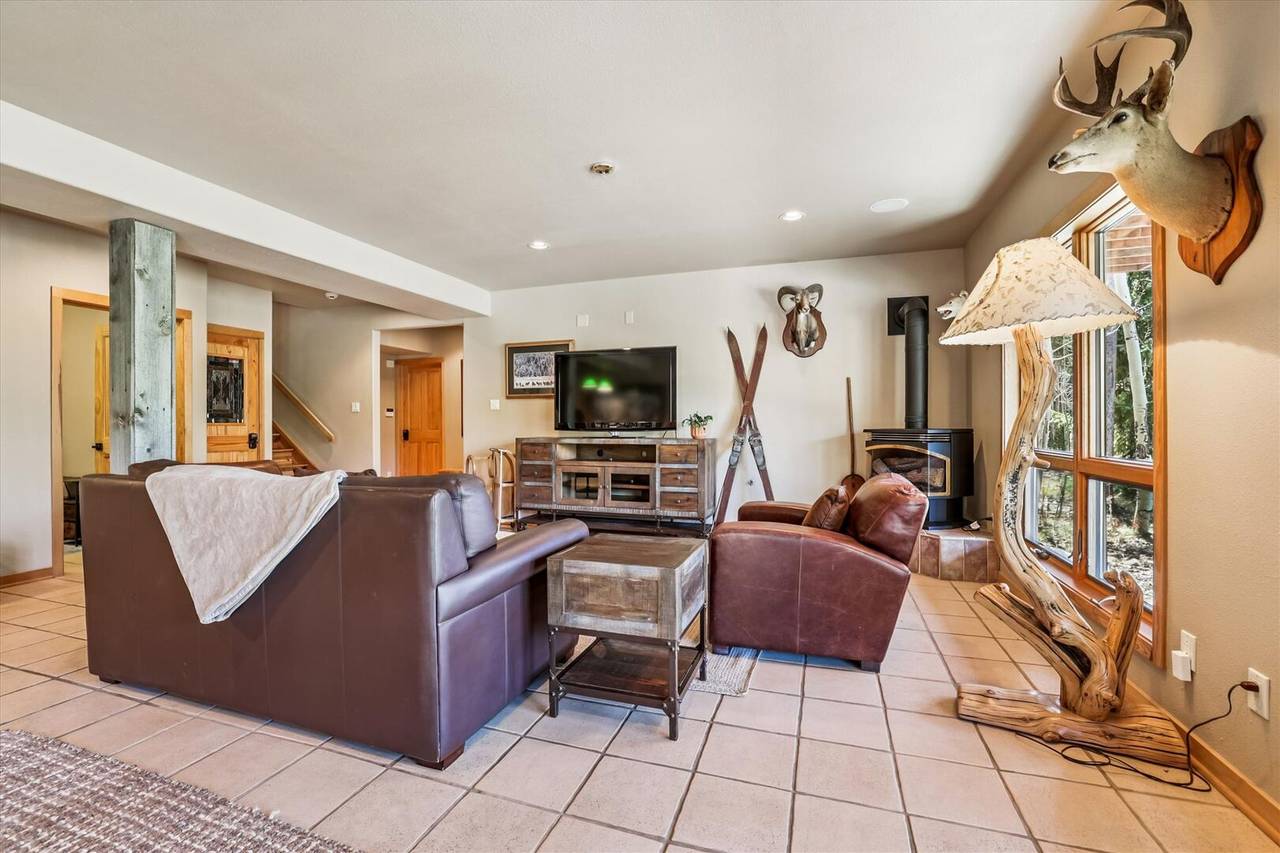 Living Area - Mountain Serenity Retreat - Blue River Vacation Rental Living Area - Mountain Serenity Retreat - Blue River Vacation Rental