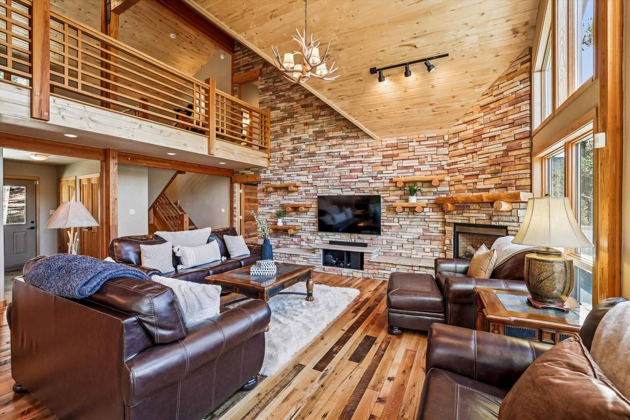 Living Area - Mountain Serenity Retreat - Blue River Vacation Rental Living Area - Mountain Serenity Retreat - Blue River Vacation Rental