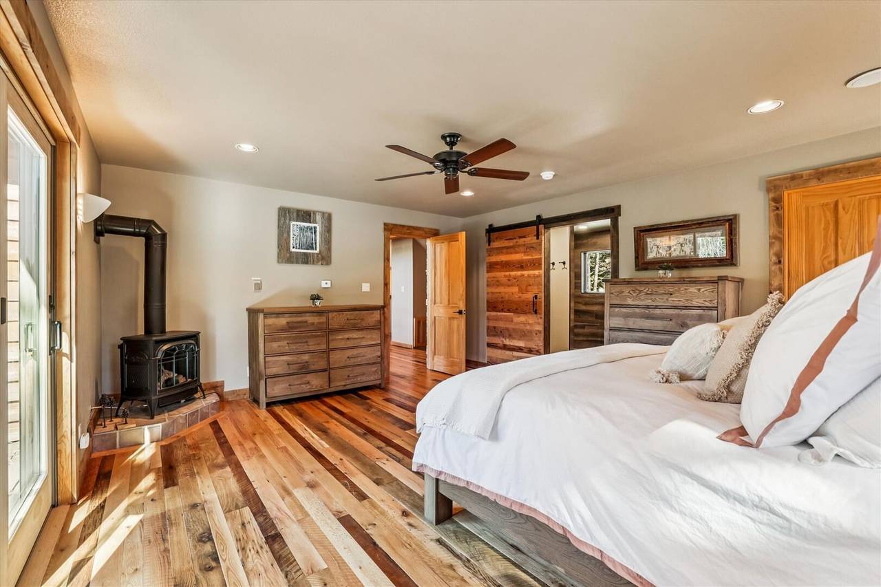 Bedroom - Mountain Serenity Retreat - Blue River Vacation Rental Bedroom - Mountain Serenity Retreat - Blue River Vacation Rental