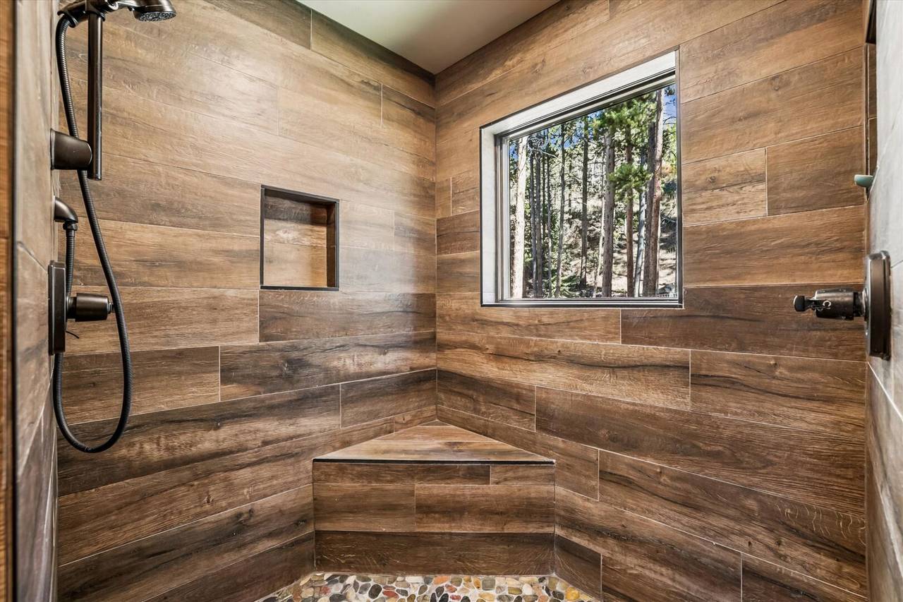 Bathroom - Mountain Serenity Retreat - Blue River Vacation Rental Bathroom - Mountain Serenity Retreat - Blue River Vacation Rental