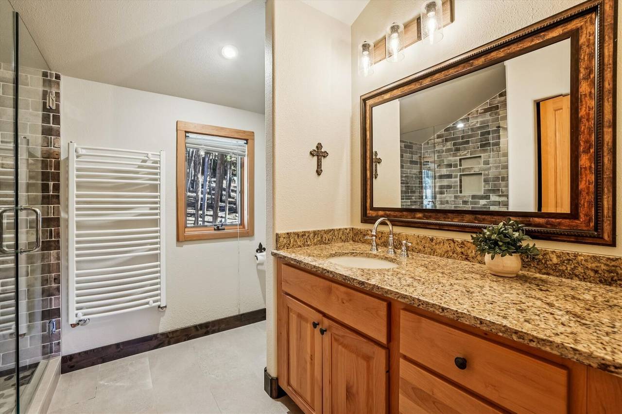 Bathroom - Mountain Serenity Retreat - Blue River Vacation Rental Bathroom - Mountain Serenity Retreat - Blue River Vacation Rental