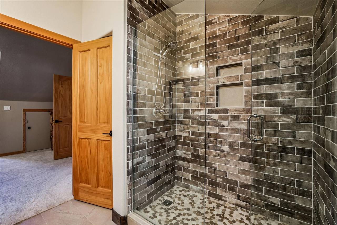 Bathroom - Mountain Serenity Retreat - Blue River Vacation Rental Bathroom - Mountain Serenity Retreat - Blue River Vacation Rental