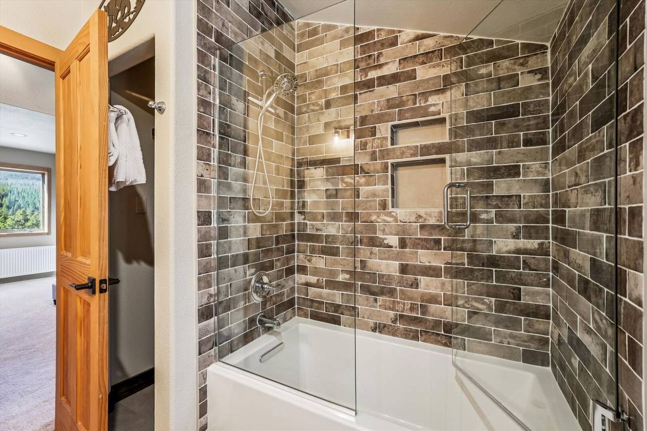 Bathroom - Mountain Serenity Retreat - Blue River Vacation Rental Bathroom - Mountain Serenity Retreat - Blue River Vacation Rental