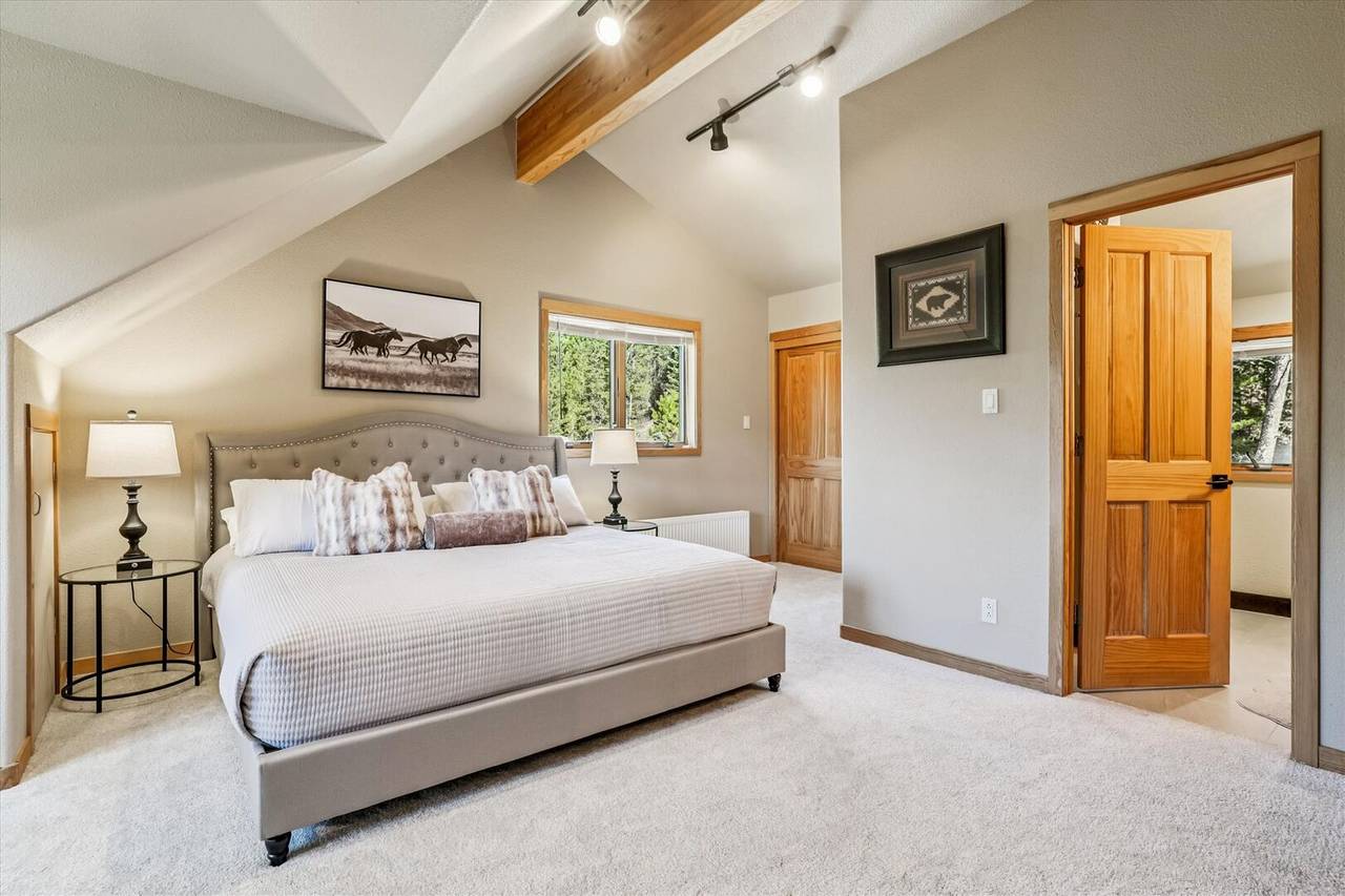 Bedroom - Mountain Serenity Retreat - Blue River Vacation Rental Bedroom - Mountain Serenity Retreat - Blue River Vacation Rental